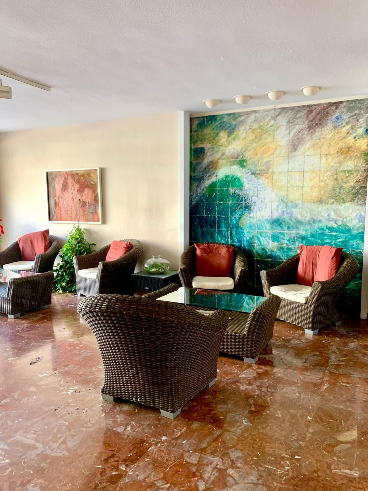 Apartment Ar - And Cozy In Benalmadena